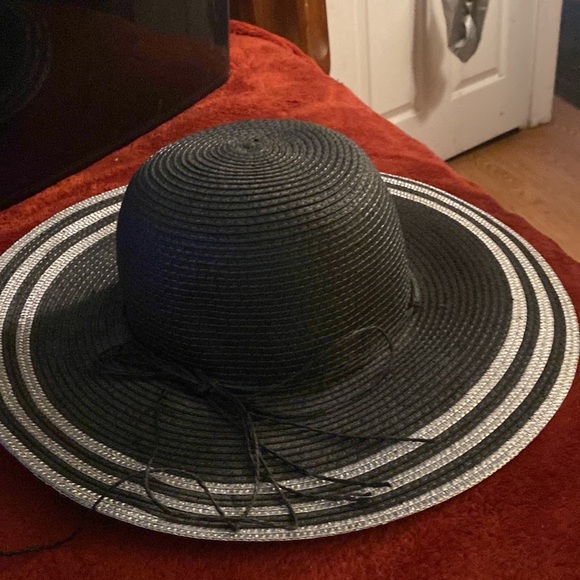 Wide brim black and gold hat  beautiful - Picture 5 of 8